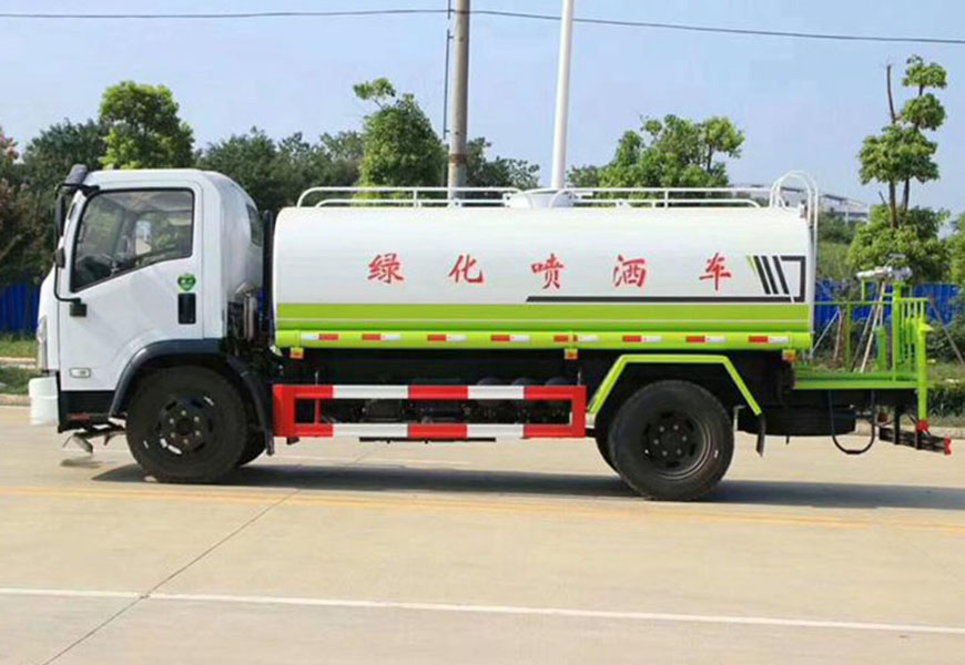 東風(fēng)福瑞卡9方灑水車右側(cè)面圖